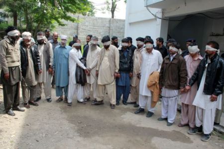 Πακιστανοί έκαψαν ζωντανό κορίτσι που βοήθησε φίλη της να το σκάσει με άνδρα