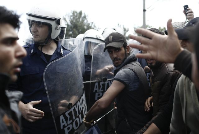 Police clash with refugees in the makeshift camp in Idomeni