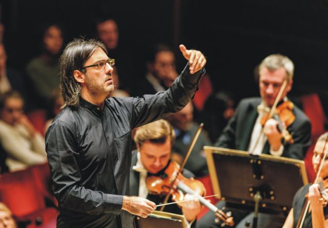 Λεωνίδας Καβάκος: «Κάθε συναυλία είναι μια νέα γέννηση»