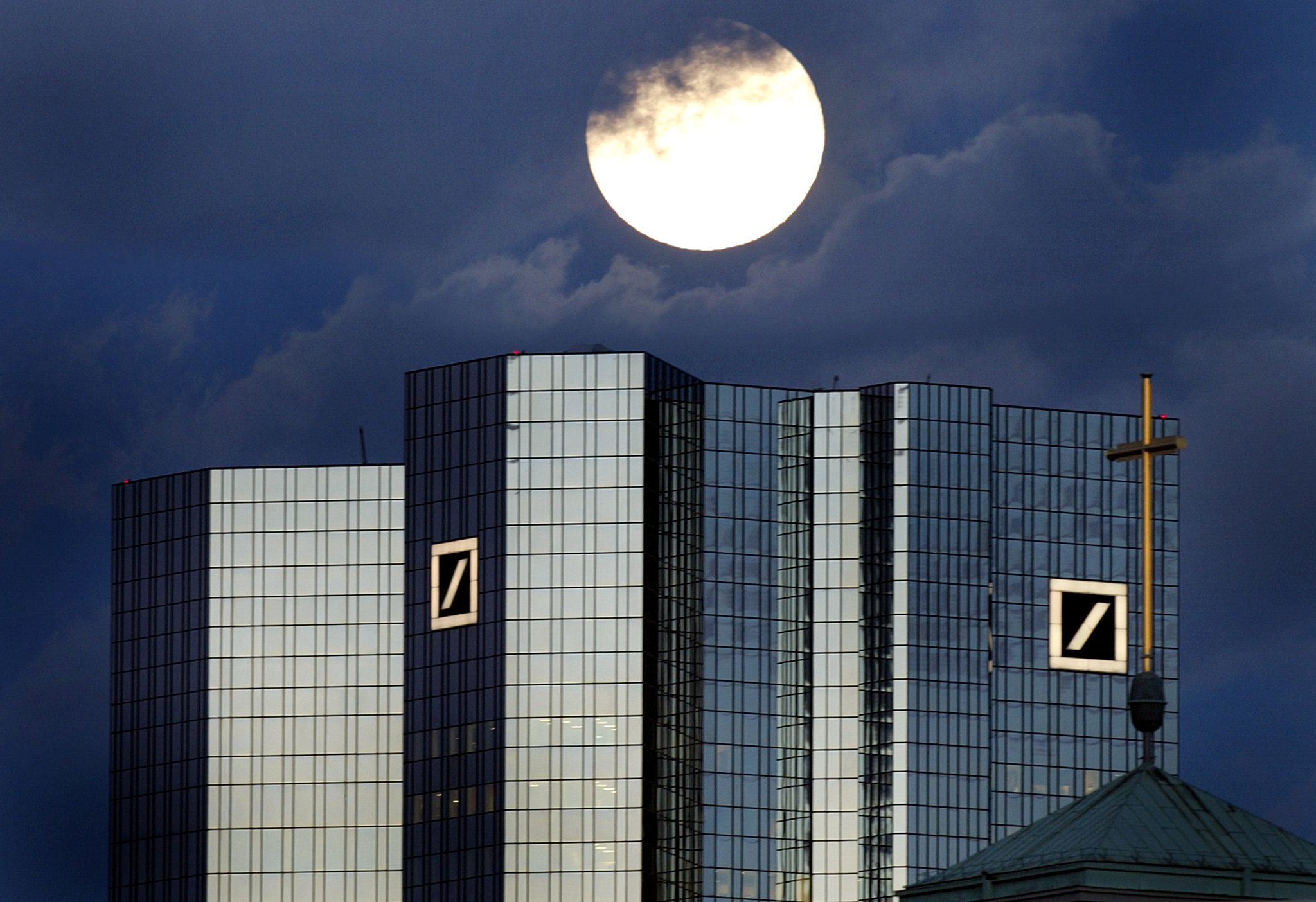 Deutsche Bank: Η μεγάλη ασθενής του παγκόσμιου χρηματοπιστωτικού συστήματος