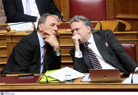 Τηλεδιάσκεψη με τους εκπροσώπους των θεσμών για τα προαπαιτούμενα