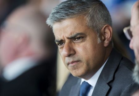 «Ο Κόρμπιν πρέπει να φύγει» λέει ο δήμαρχος του Λονδίνου