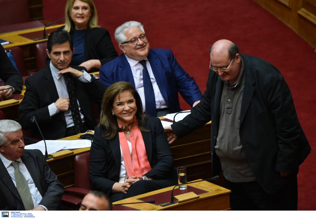 Έντονοι διαξιφισμοί Μπακογιάννη – Φίλη για τα εθνικά θέματα