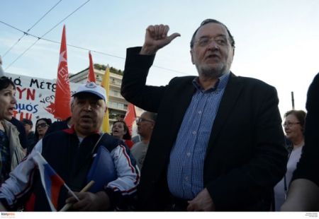 Επιθέσεις των ΜΑΤ σε στελέχη του καταγγέλλει ο Λαφαζάνης