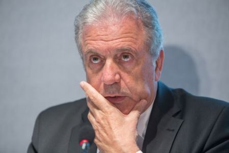 Αβραμόπουλος: Πρόστιμα σε όσες χώρες δεν δέχονται πρόσφυγες