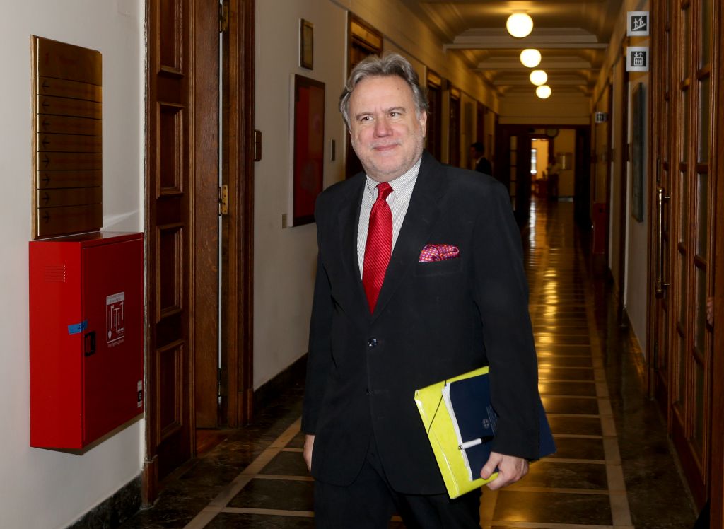 Κατρούγκαλος: Αμυνόμαστε στις ομαδικές απολύσεις