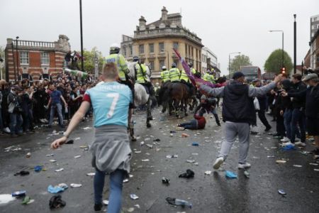 Αποκλεισμός δια βίου σε όσους επιτέθηκαν στο πούλμαν της Μάντσεστερ