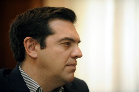 Αντιμέτωποι με το υπερμνημόνιο και τη συνθηκολόγηση Τσίπρα