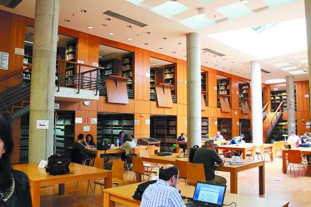 70.000 βιβλία και 11.000 περιοδικά στον υπολογιστή σας!