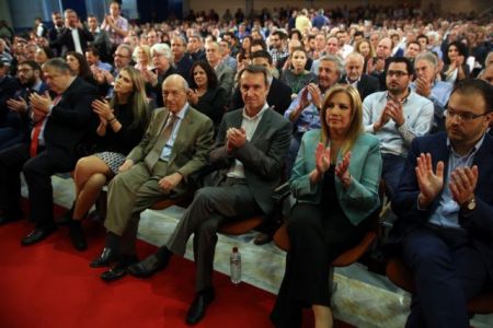 Γεννηματά: Καθαρά όρια απέναντι στον ΣΥΡΙΖΑ και στους πρώην υπουργούς του ΠαΣοΚ που σκέπτονται να μπουν στην κυβέρνηση