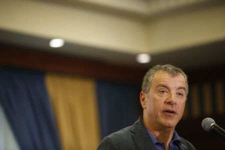 Θεοδωράκης για άδειες: Η κυβέρνηση χτίζει πάνω σε ένα απόλυτο λάθος