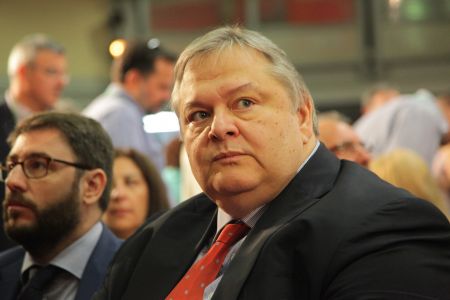 Βενιζέλος: Ύποπτη διευκόλυνση η διάταξη για τις offshore