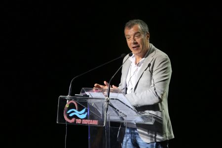 Θεοδωράκης: Το καινούργιο δεν θα έρθει από παλιούς υπουργούς