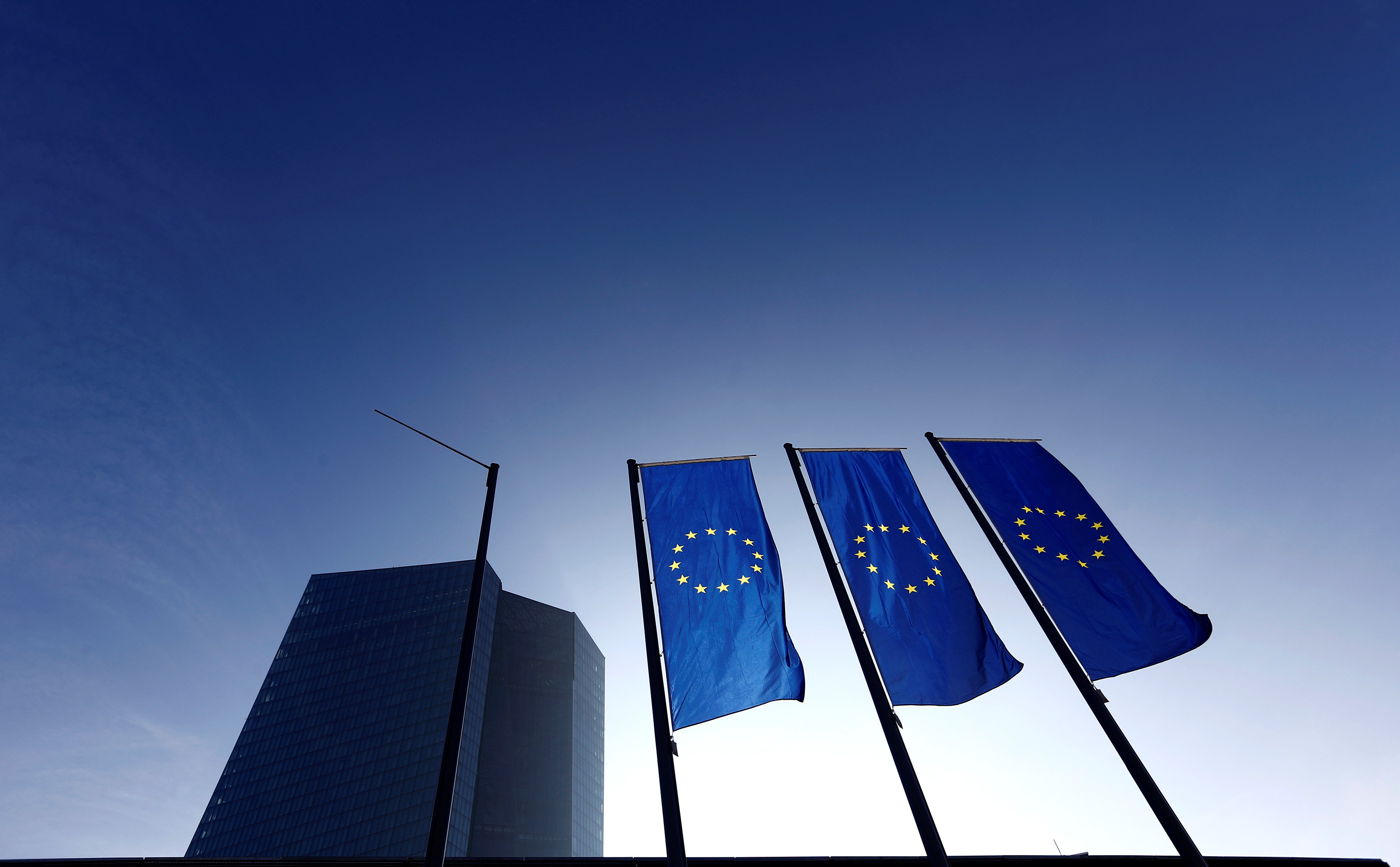 ΕΚΤ: Ανησυχίες για τη βιωσιμότητα του χρέους της ευρωζώνης