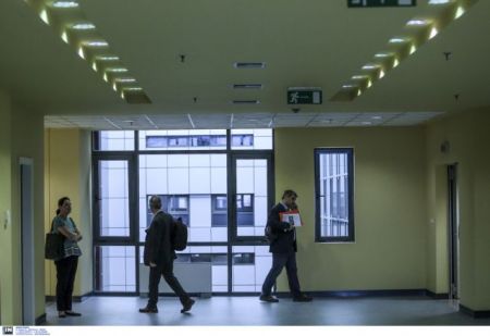 ΕΛΙΑΜΕΠ: Περιορισμένη η πρόσβαση μεταναστών στις κοινωνικές υπηρεσίες