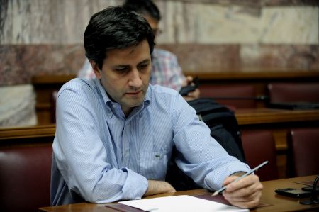 Χουλιαράκης: 3-4 δισ. στις τράπεζες από τη χαλάρωση των capital controls