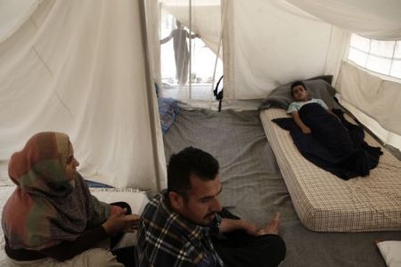 Chios: 50 Syrian and Iraqi refugees continue hunger strike