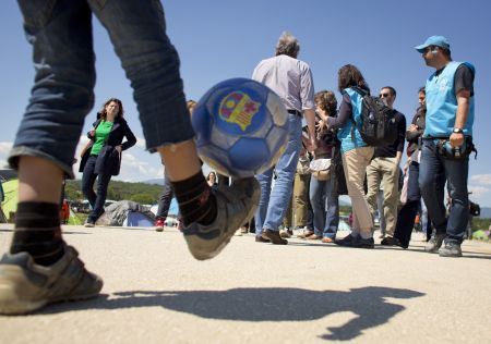 Κομισιόν: Mε το σταγονόμετρο η μετεγκατάσταση προσφύγων