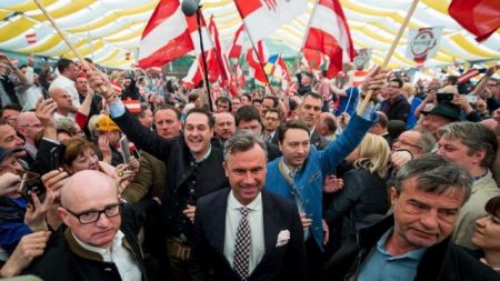 Γιόζεφ Μελχιόρ: «Η διάβρωση του καρτέλ εξουσίας έφερε την Ακροδεξιά»