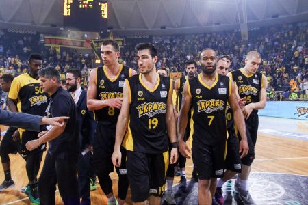 Η ομάδα μπάσκετ της ΑΕΚ στο νοσοκομείο παίδων «Αγία Σοφία»