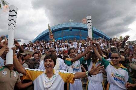 Η οργανωτική επιτροπή των Ολυμπιακών Αγώνων του Ρίο απέρριψε το ενδεχόμενο να αναβληθεί ή να ακυρωθεί η διοργάνωση