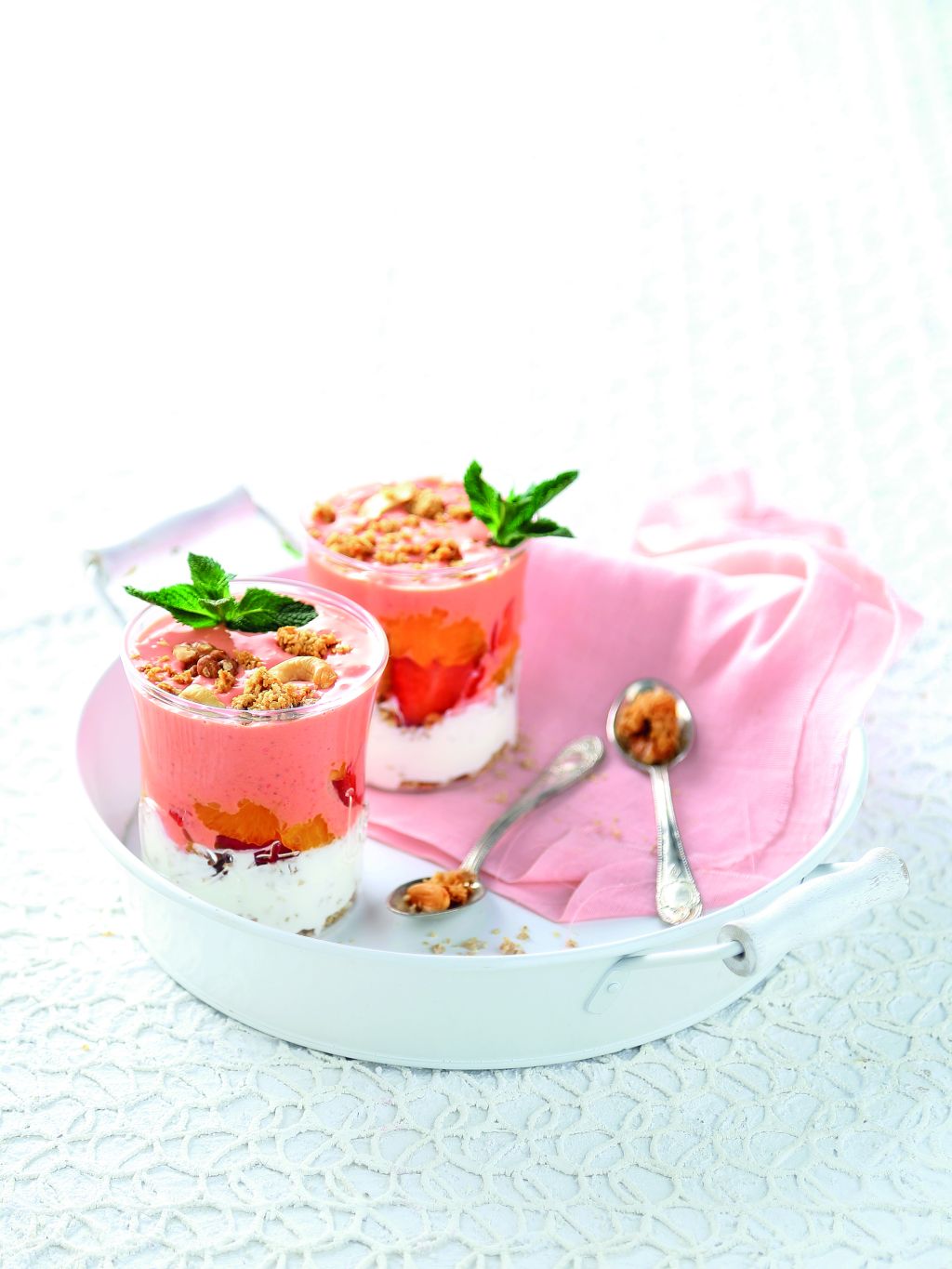 Δημητριακά και smoothies φράουλα-πορτοκάλι