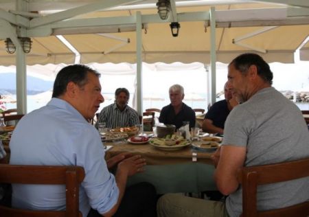 Θεοδωράκης: Οχι «δώσε μερικά λεφτά να δώσω σε φίλους»