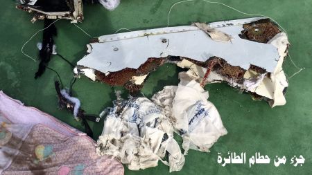 EgyptAir: Σε ένα μήνα η έκθεση για τα αίτια της συντριβής του αεροπλάνου