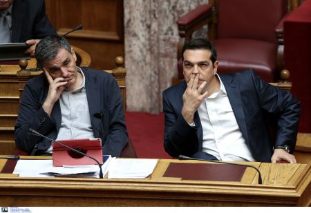 «Όλα ή τίποτα» από την κυβέρνηση στο θέμα της αξιολόγησης