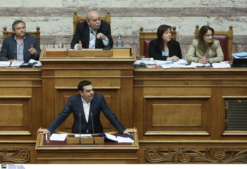 Τσίπρας κατά Μητσοτάκη: Αυτοβαυκαλίζεστε ως μεταρρυθμιστής