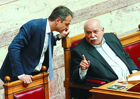 Διάβημα Μητσοτάκη στον Βούτση για την κοινοβουλευτική λειτουργία