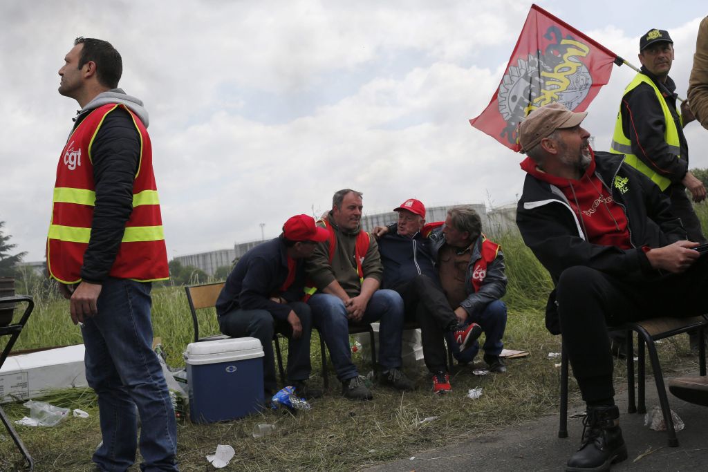Γαλλία: Αστυνομική επέμβαση σε διυλιστήριο που ήλεγχαν εργαζόμενοι