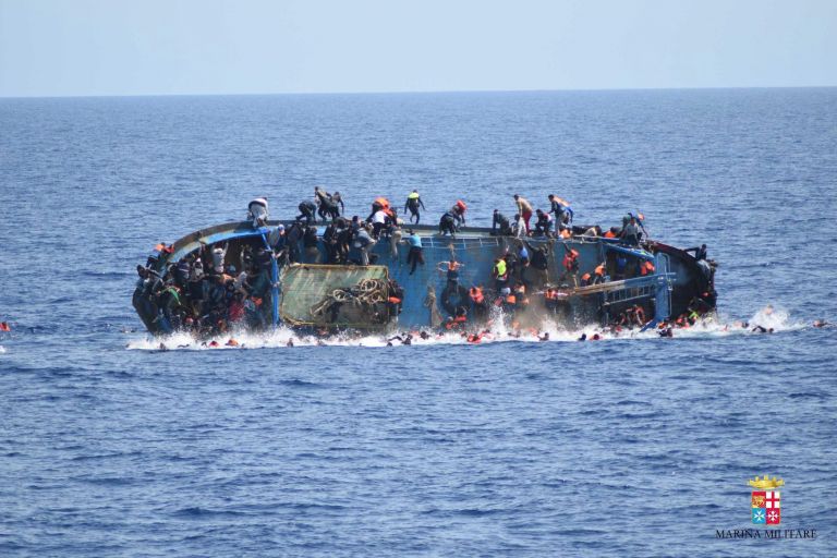 Ναυάγιο με 11 νεκρούς προσφυγες στο Αιγαίο, ανοιχτά των τουρκικών ακτών | tovima.gr