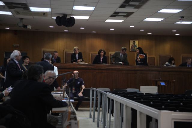 Δίκη Χ.Α-Ρουπακιάς σε αστυνομικό: «Είμαι δικός σας»