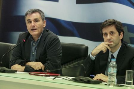 Δύο γραμμές για τις παροχές στην κυβέρνηση