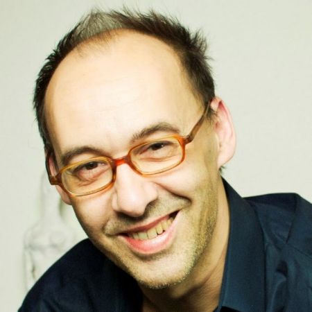 Ρόμπερτ Μίζικ: «Ο χαρισματικός Σοσιαλιστής Κερν μπορεί να φέρει τα πάνω κάτω»