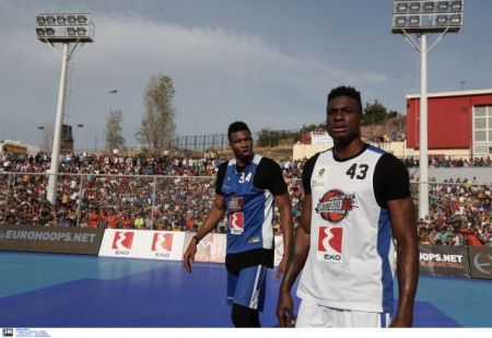 Χαμός στη Γκράβα για το σόου των Αντετοκούνμπο