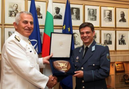 Chief of HNDGS meets Buglarian Chief of Defense in Sofia