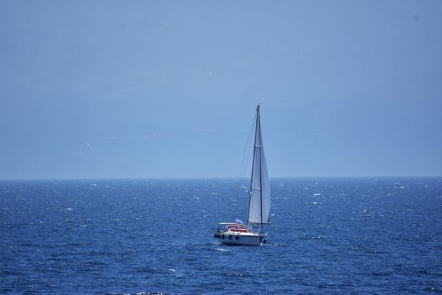 Cargo ship and sailboat collide 12 nautical miles south of Pylos