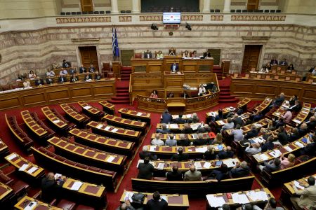 Επιστημονική Επιτροπή της Βουλής :  Αντισυνταγματικές οι διατάξεις του πολυνομοσχεδίου