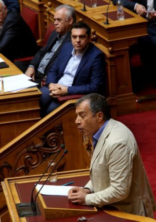 Ο καβγάς για τον Ακη