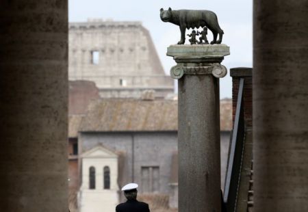 Και το Βατικανό τα βάζει με τη δήμαρχο Ρώμης