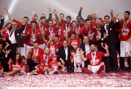 Μαγική φιέστα του Ολυμπιακού στο ΣΕΦ για τον 12ο τίτλο