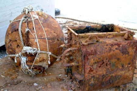Navy bomb squad neutralizes 350-kilo naval mine off Larissa