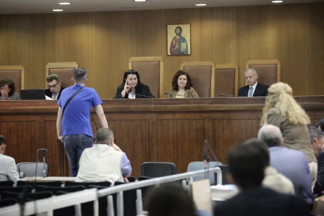 Δίκη Χ.Α.: Οργή πατέρα Φύσσα για τη νέα απουσία Ρουπακιά | tovima.gr