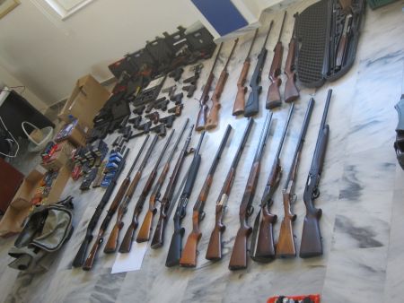 Police bust major arms dealing ring – 18 arrests in Chania and Komotini