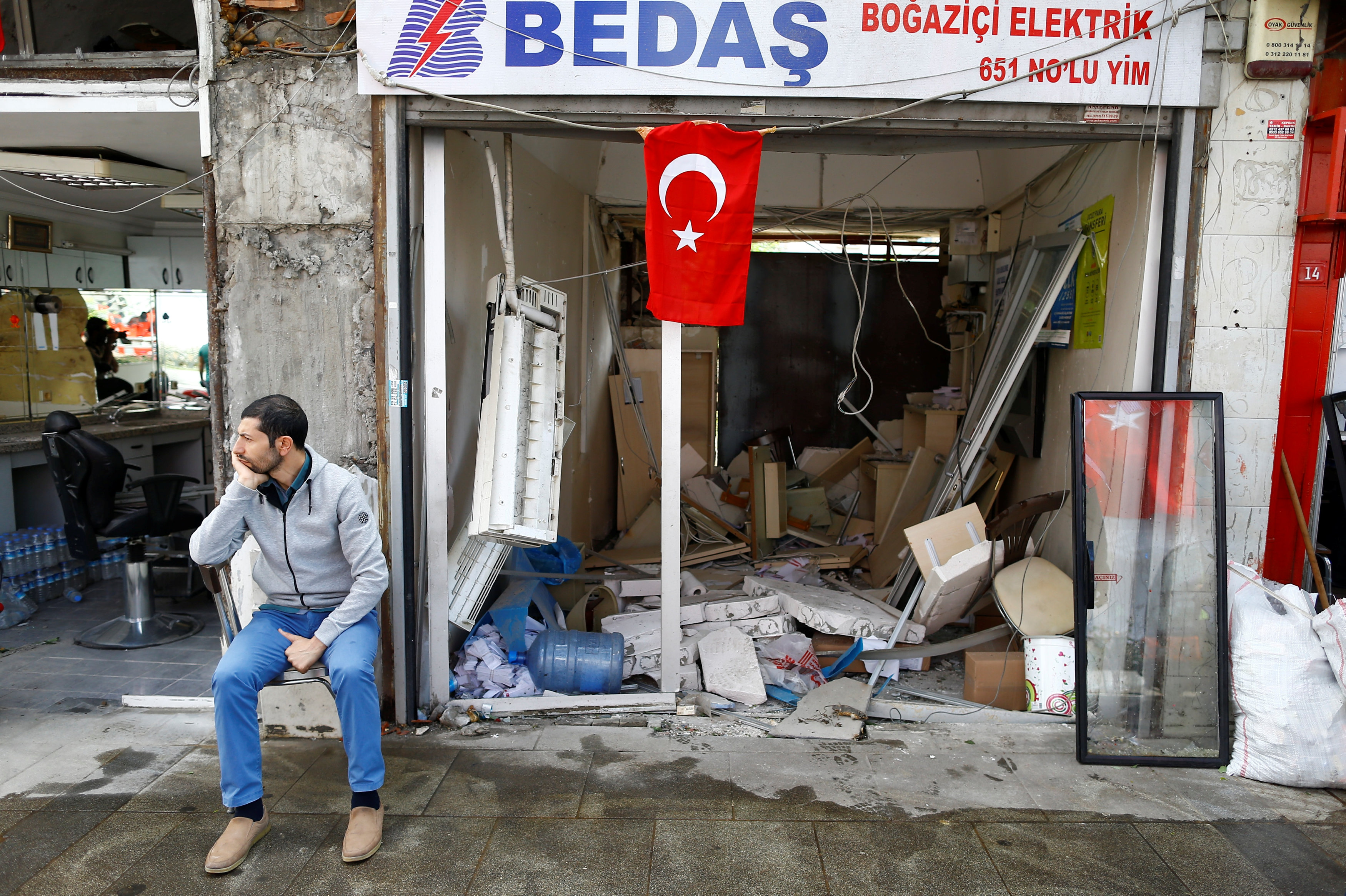 Τρεις νεκροί, δεκάδες τραυματίες από έκρηξη σε Α.Τ. στην ΝΑ Τουρκία