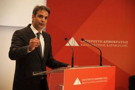 Σε δυσαρεστημένους και Κέντρο στοχεύει η ΝΔ