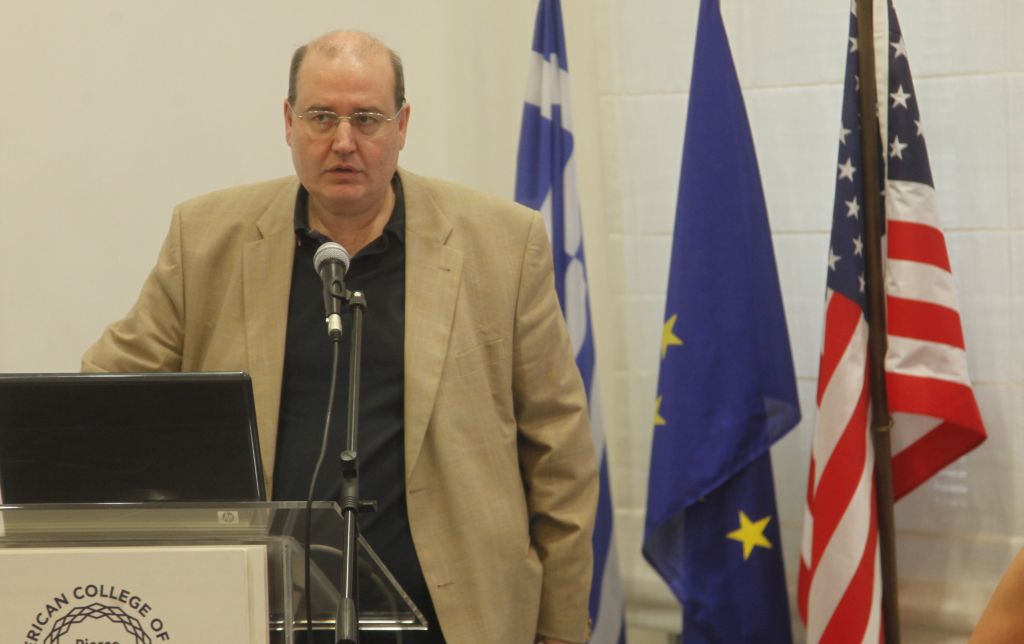 Ο υπουργός Παιδείας Ν. Φίλης «αναγνωρίζει» και τα κολέγια