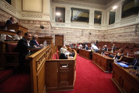 Αναπτυξιακός νόμος: Την Τρίτη στην Ολομέλεια, την Τετάρτη η ψηφοφορία